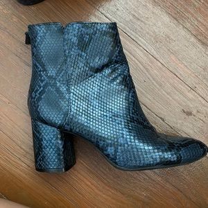 Snake skin pattern blue black ankle boots